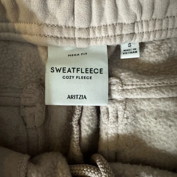 Women’s Aritzia Baby Pink Cargo Sweatpants - Picture 4 of 4